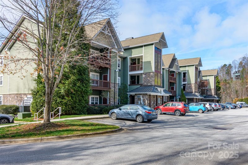 1000 Olde Eastwood Village Boulevard