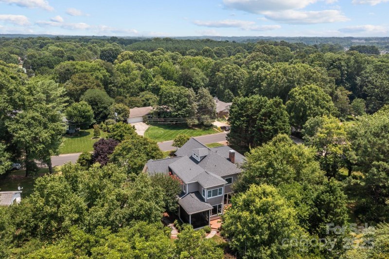 Property image 4 of 110 Lynbrook Drive in Kimberly, Davidson, NC 28036