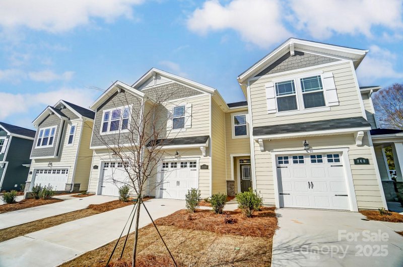 Property image 3 of 252 Laura Elizabeth Lane in Arbor Chase, Clover, SC 29710