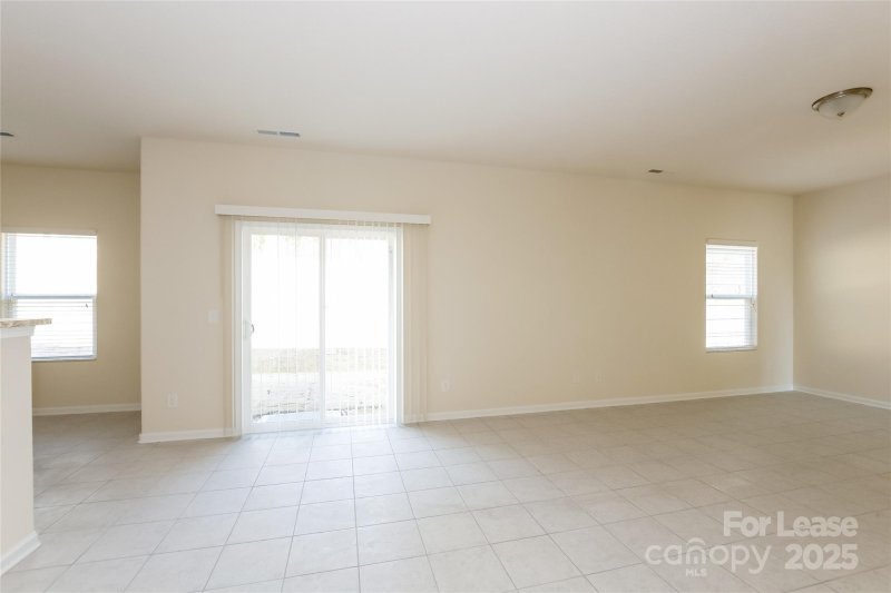 Property image 3 at 2926 Patishall Lane, Charlotte, NC 28214