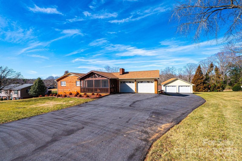 Property image 4 at 5513 Suttlemyre Lane, Hickory, NC 28601