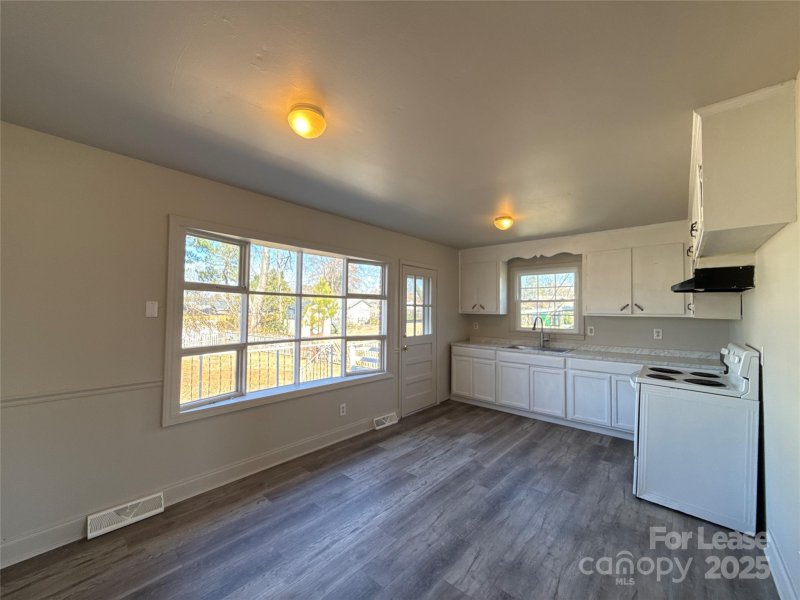 Property image 5 at 4840 Tanglebriar Drive, Charlotte, NC 28208