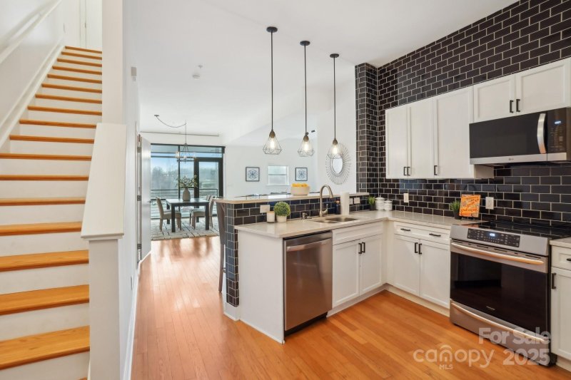 Property image 2 at 971 Westmere Avenue, Charlotte, NC 28208