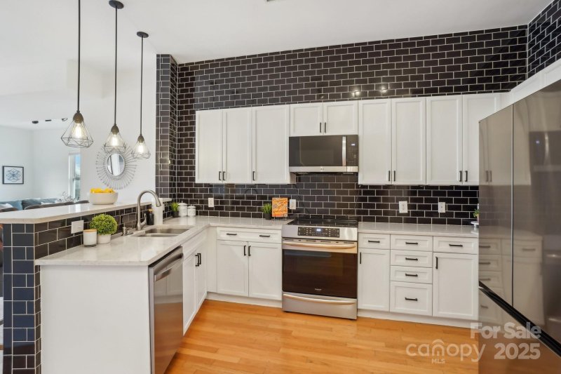 Property image 3 at 971 Westmere Avenue, Charlotte, NC 28208