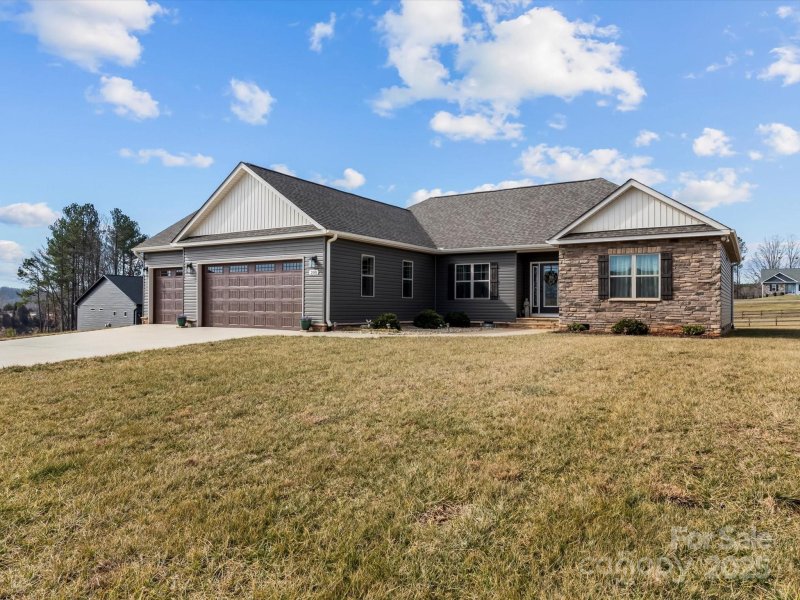 Property image 2 at 200 Staffordshire Drive, Statesville, NC 28625