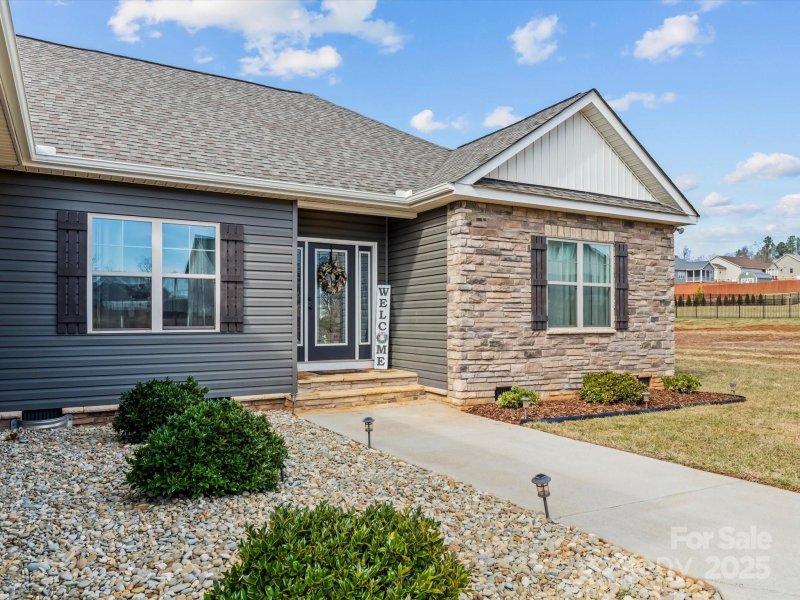 Property image 3 at 200 Staffordshire Drive, Statesville, NC 28625