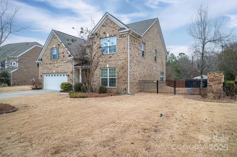 Property image 3 at 2748 Smethwick Lane, Gastonia, NC 28056