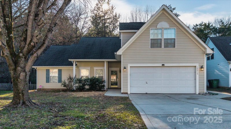 Property image 2 at 12016 Regent Ridge Lane, Charlotte, NC 28278