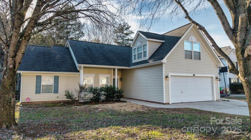 Property image 3 at 12016 Regent Ridge Lane, Charlotte, NC 28278