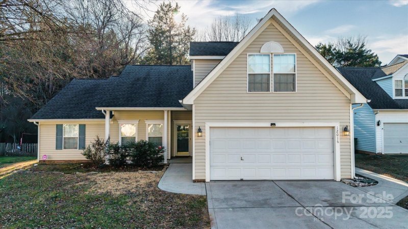 Property image 4 at 12016 Regent Ridge Lane, Charlotte, NC 28278