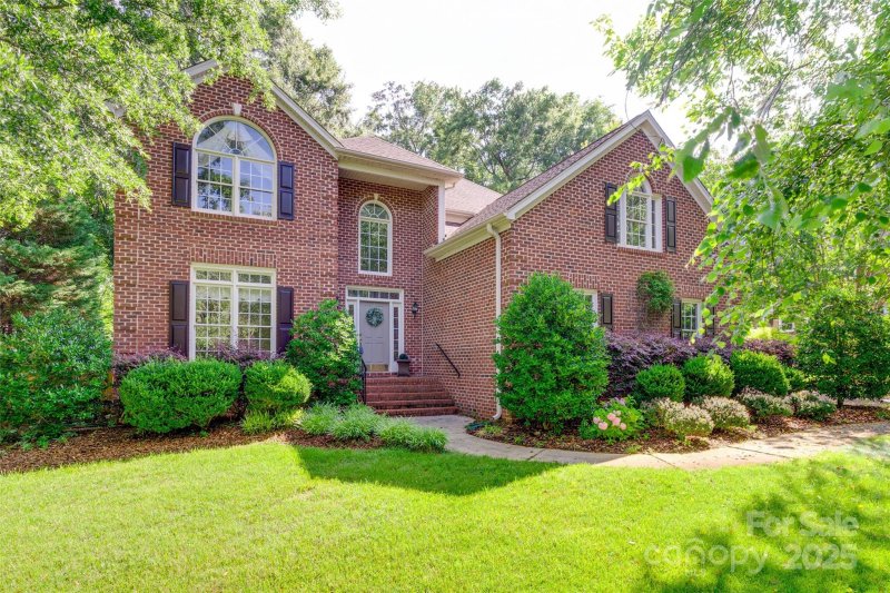 1548 Summit View Drive