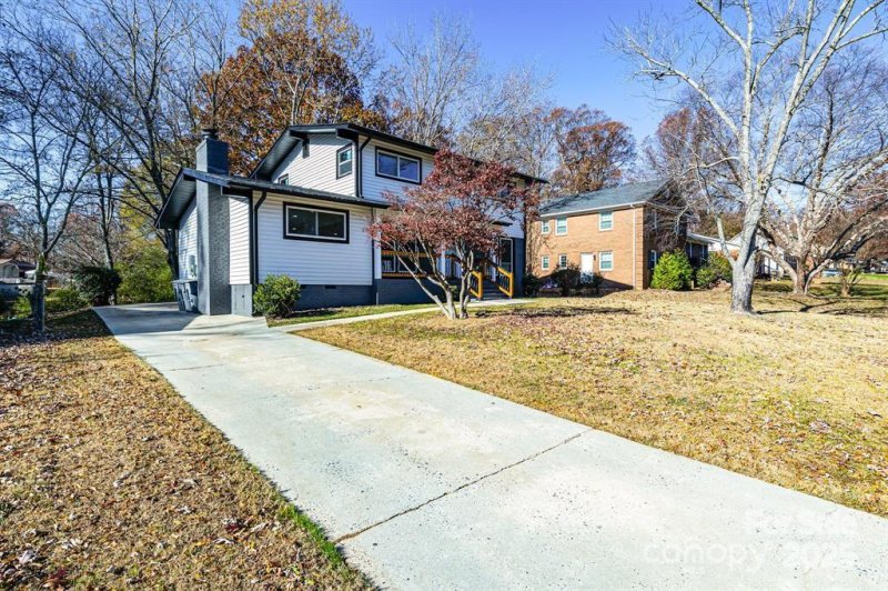 Property image 2 at 6309 Spring Garden Lane, Charlotte, NC 28213