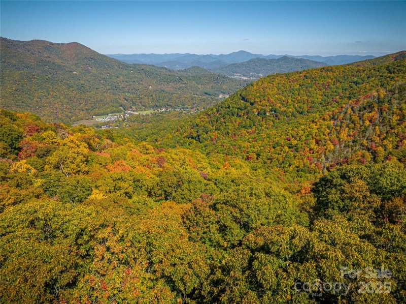 Property image 2 of 202 Nuthatch Lane in Upper Woodlands, Maggie Valley, NC 28751