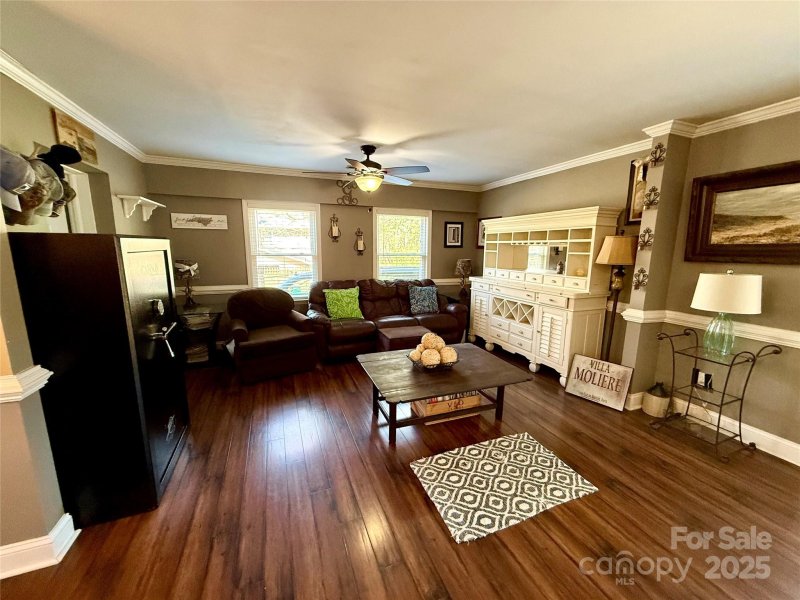 Property image 2 at 7124 Linda Lake Drive, Charlotte, NC 28215