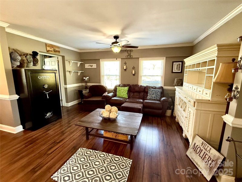 Property image 3 at 7124 Linda Lake Drive, Charlotte, NC 28215