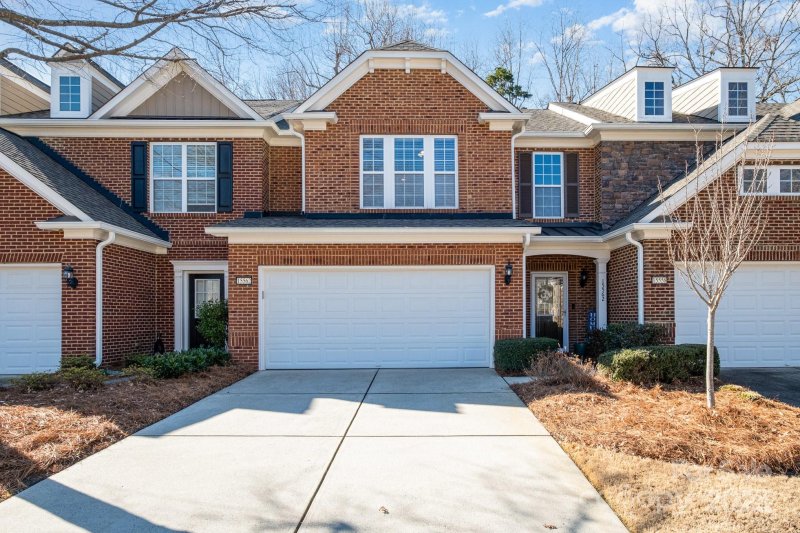 15562 Canmore Street