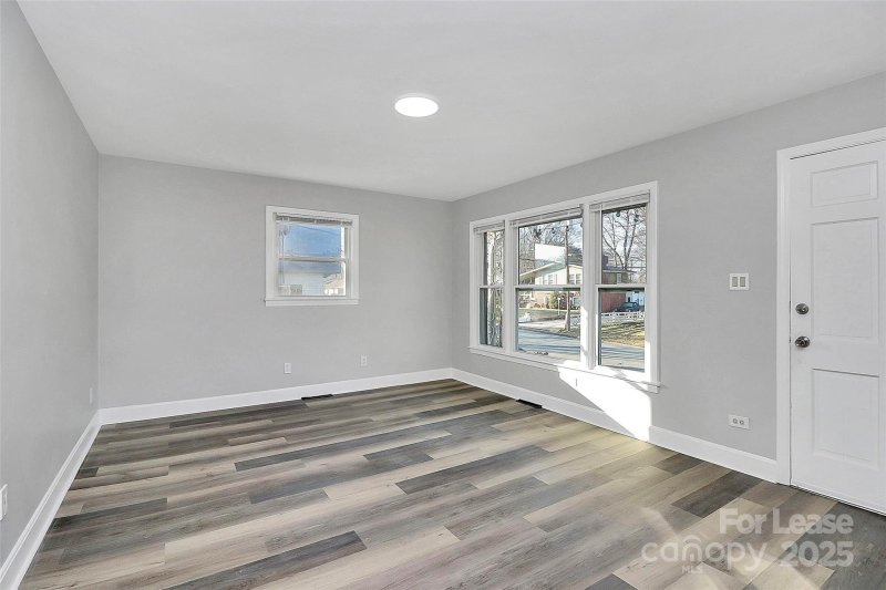 Property image 2 at 1618 Grovewood Drive, Charlotte, NC 28208