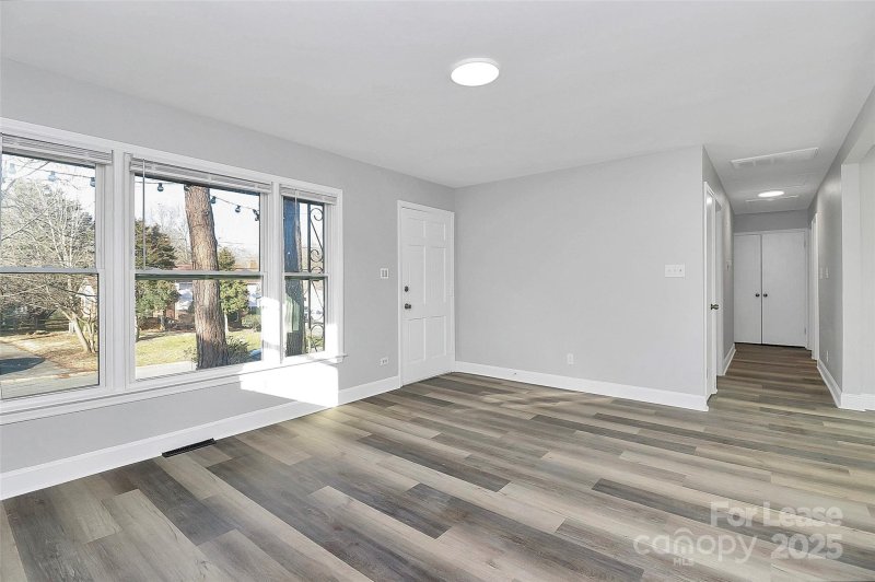 Property image 3 at 1618 Grovewood Drive, Charlotte, NC 28208