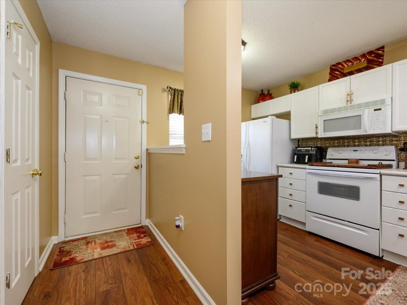 Property image 3 at 7677 Petrea Lane, Charlotte, NC 28227