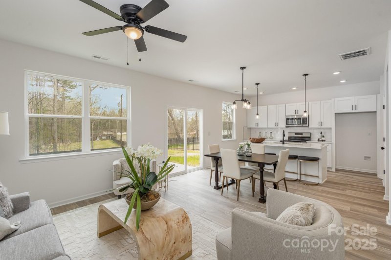 Property image 2 at 927 Cathey Road, Charlotte, NC 28214