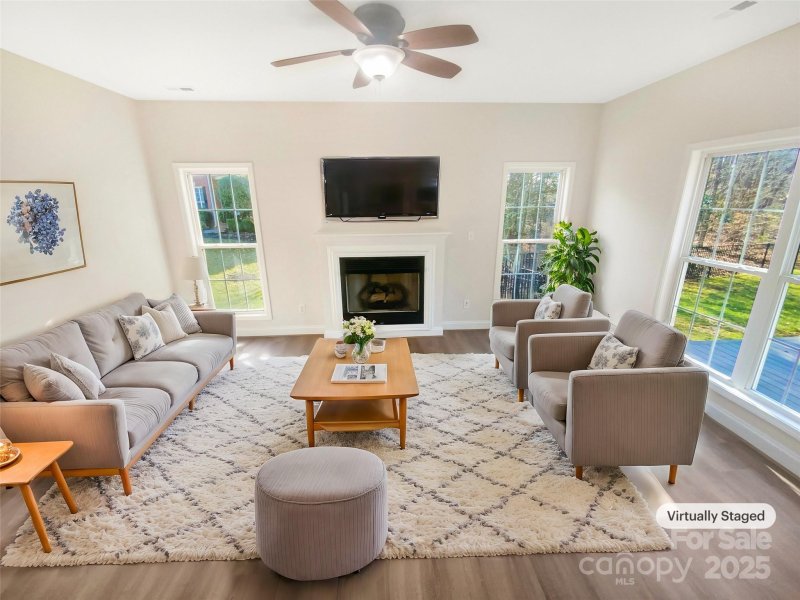 Property image 2 at 15132 Castlebridge Lane, Matthews, NC 28104