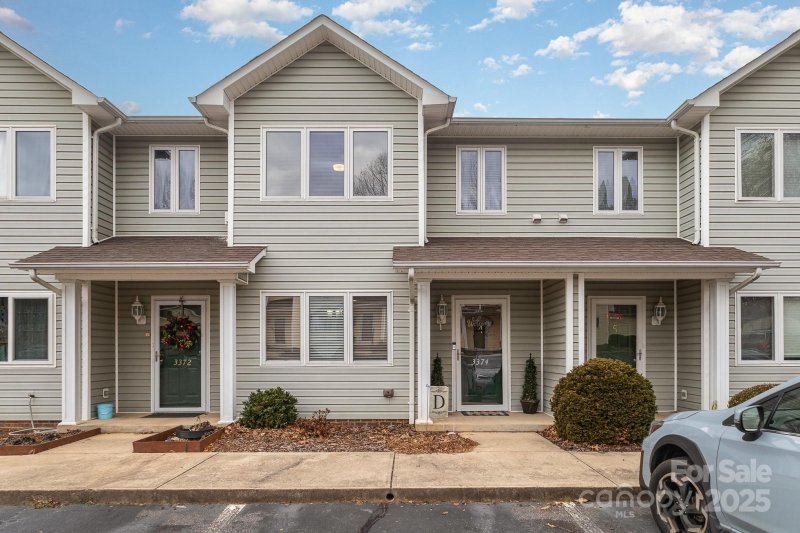 3374 White Oak Court