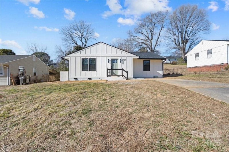 Property image 4 at 3020 Bellaire Drive, Charlotte, NC 28216