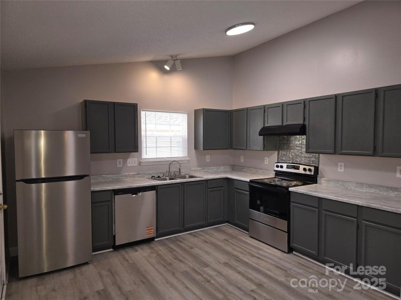 Property image 4 at 6805 Ebara Lane, Charlotte, NC 28213