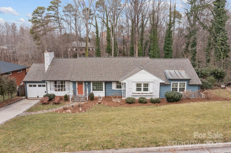 Property image 2 at 390 N Oakwood Drive, Statesville, NC 28677