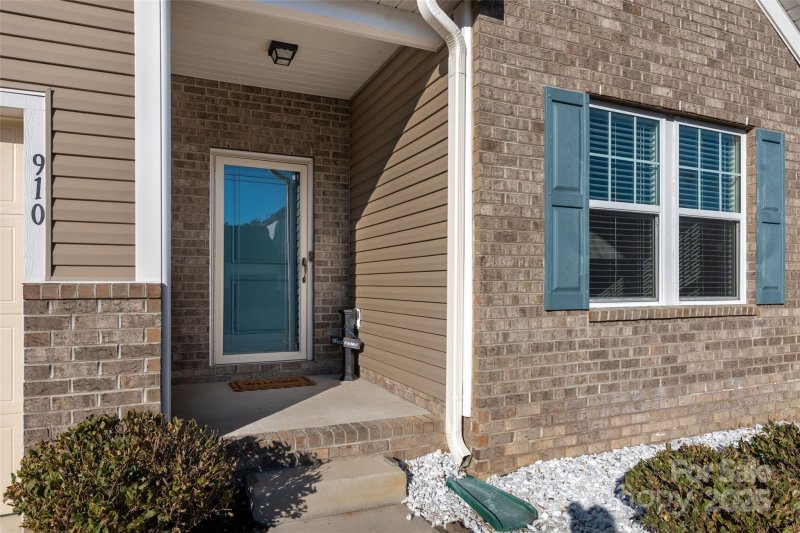 Property image 2 at 910 Von Buren Boulevard, Rock Hill, SC 29730