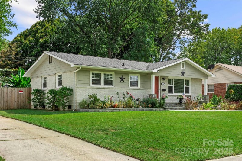 Property image 3 at 3949 Fieldcrest Road, Charlotte, NC 28217