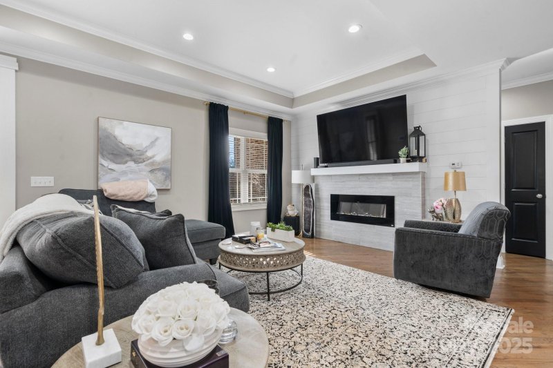 Property image 4 of 5324 Stonewood Drive in Woodridge, Hickory, NC 28602