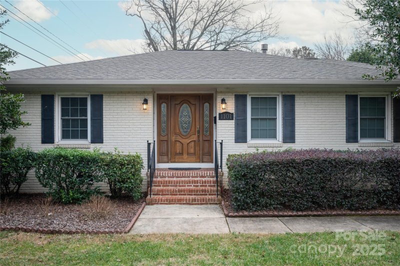Property image 2 at 1101 S Wendover Road, Charlotte, NC 28211