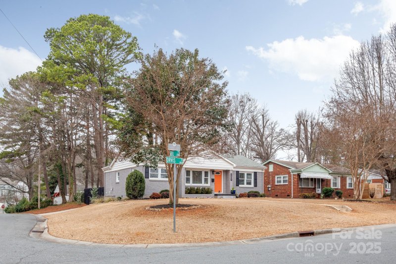 Property image 2 at 1401 Orvis Street, Charlotte, NC 28216