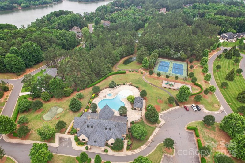 Property image 4 of 2009 Beauhaven Lane in Reflection Pointe, Belmont, NC 28012