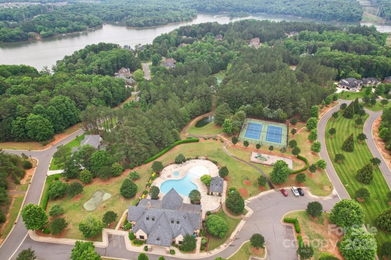 Property image 5 of 2009 Beauhaven Lane in Reflection Pointe, Belmont, NC 28012