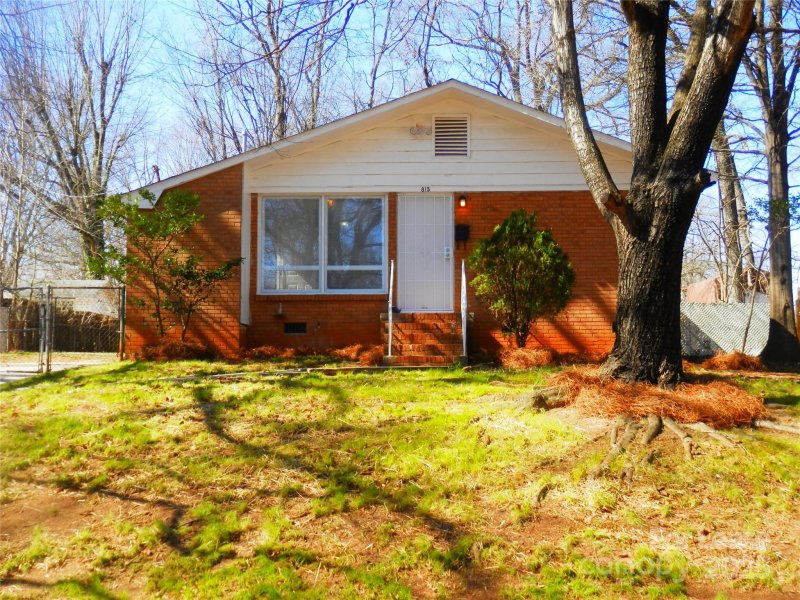 Property image 2 at 815 Echo Glen Road, Charlotte, NC 28213