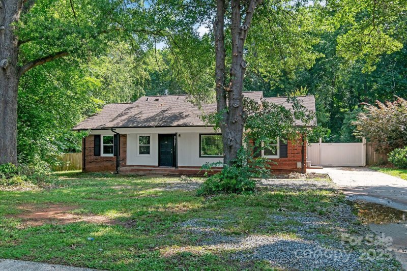 Property image 2 of 711 E John Street in Pine Forest, Matthews, NC 28105
