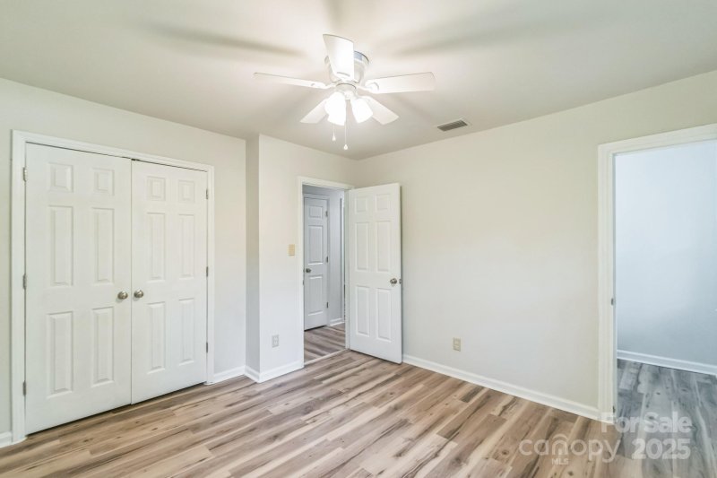 Property image 3 of 711 E John Street in Pine Forest, Matthews, NC 28105