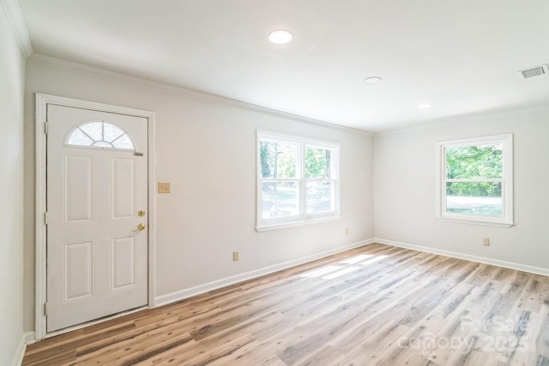 Property image 4 of 711 E John Street in Pine Forest, Matthews, NC 28105