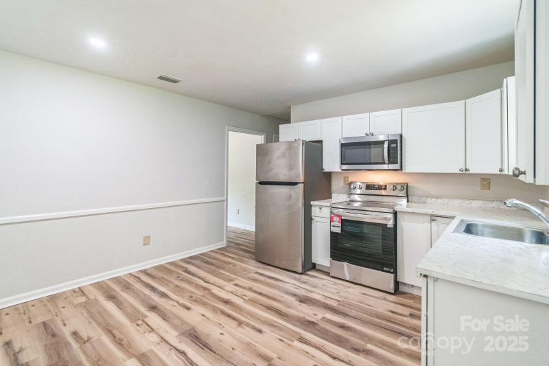 Property image 5 of 711 E John Street in Pine Forest, Matthews, NC 28105