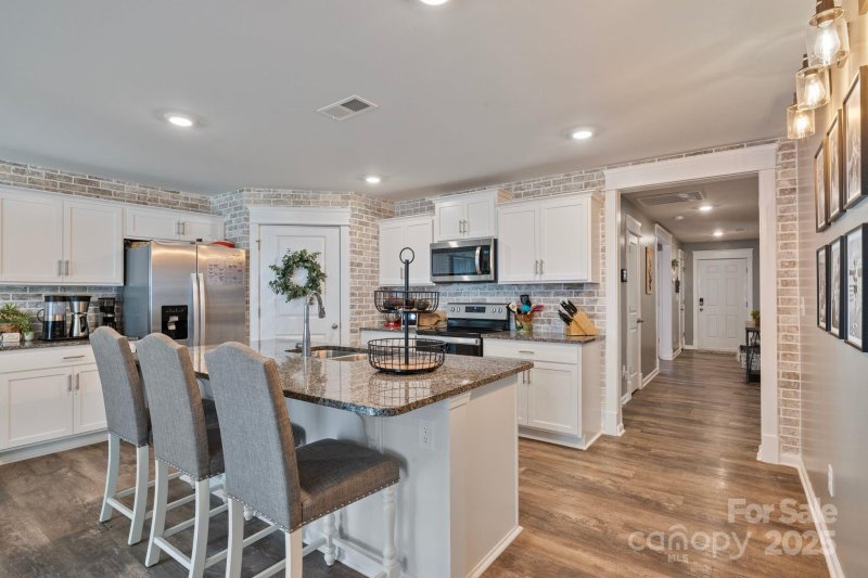 Property image 2 at 2826 Sherrills Stream Drive, Sherrills Ford, NC 28673