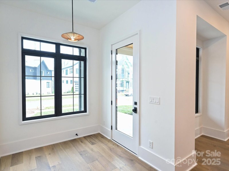 Property image 3 at 919 Laurel Creek Lane, Charlotte, NC 28211