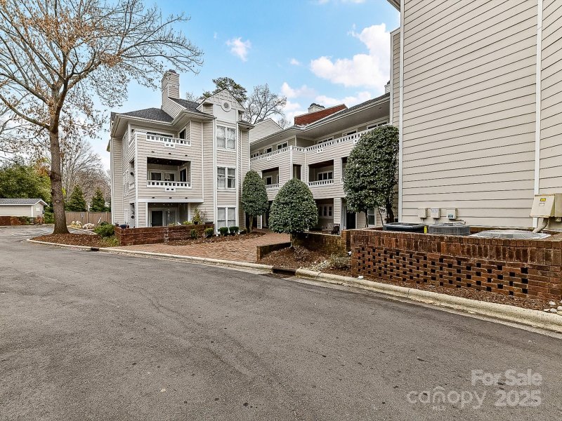 Property image 2 at 2715 Selwyn Avenue, Charlotte, NC 28209