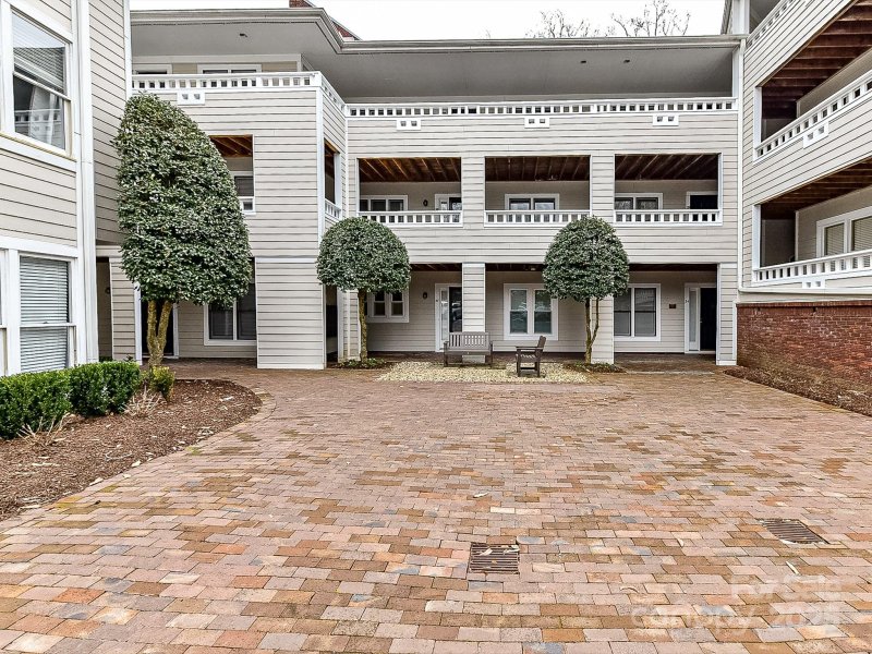 Property image 3 at 2715 Selwyn Avenue, Charlotte, NC 28209