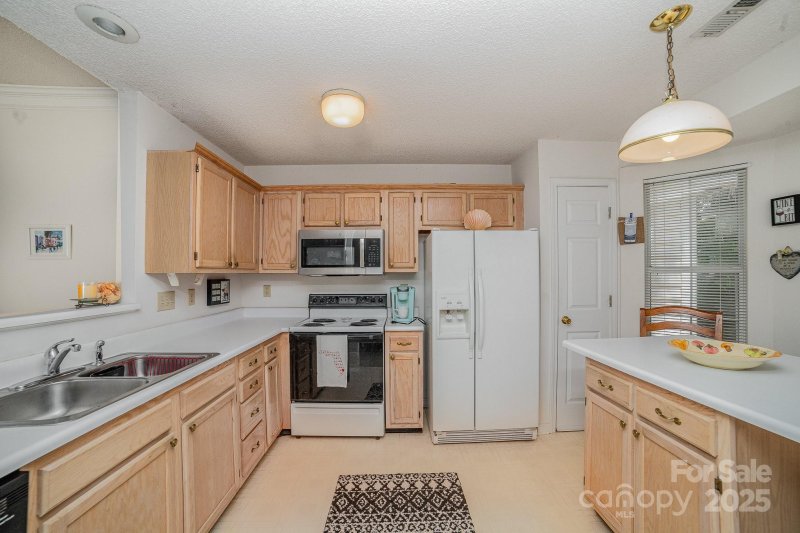 Property image 4 at 7524 Claiborne Woods Road, Charlotte, NC 28216