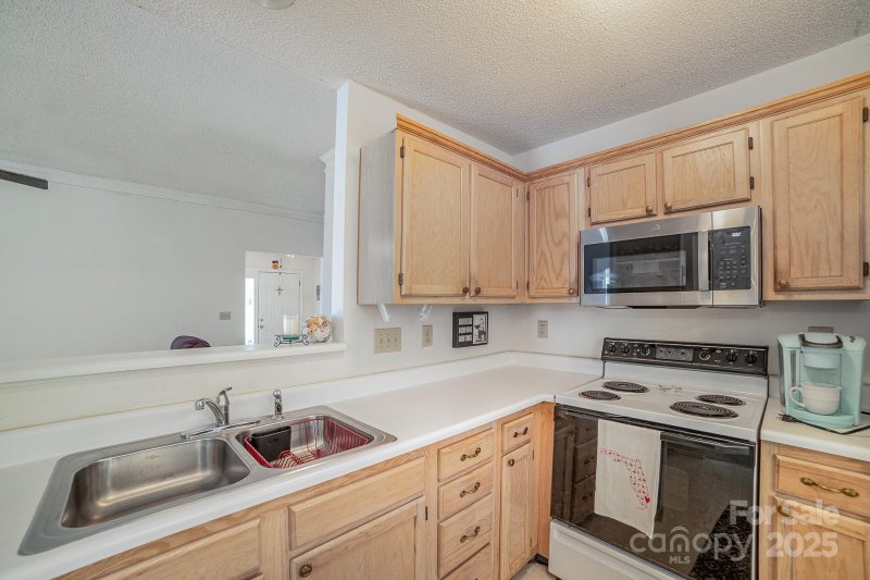 Property image 5 at 7524 Claiborne Woods Road, Charlotte, NC 28216