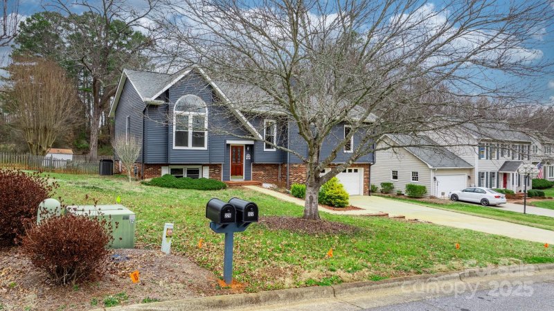 Property image 2 at 327 31st Avenue Court, Hickory, NC 28601