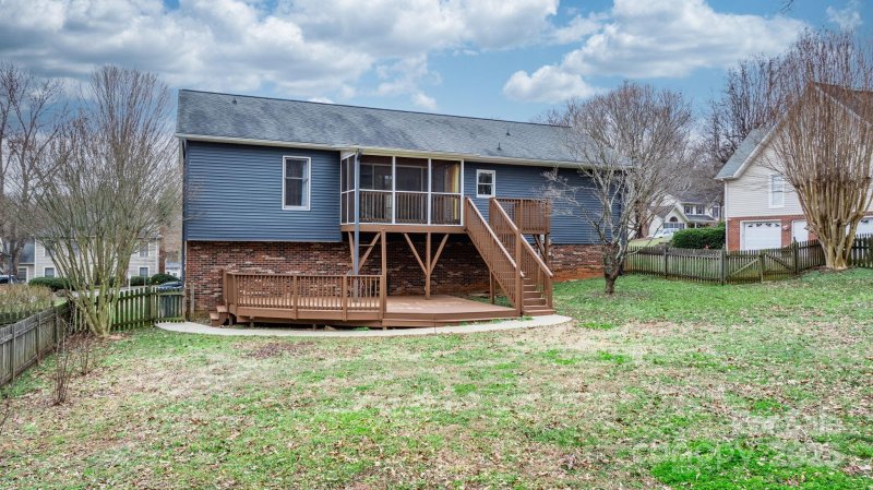 Property image 3 at 327 31st Avenue Court, Hickory, NC 28601