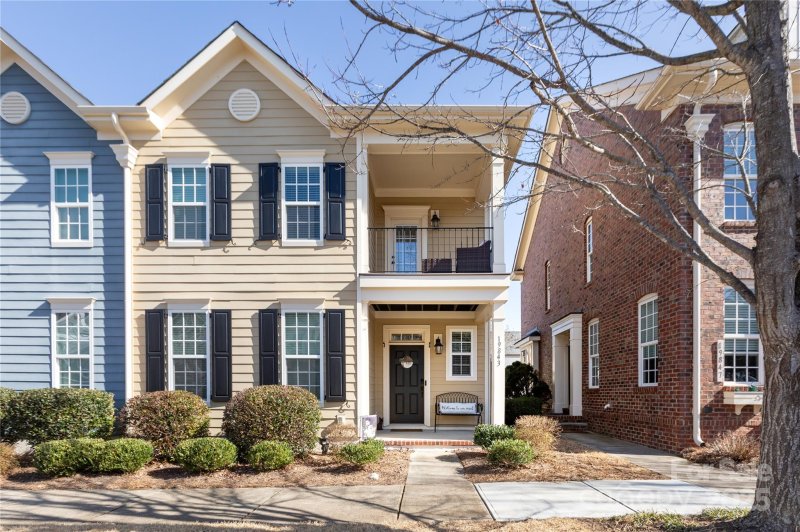 19843 Lamp Lighters Way